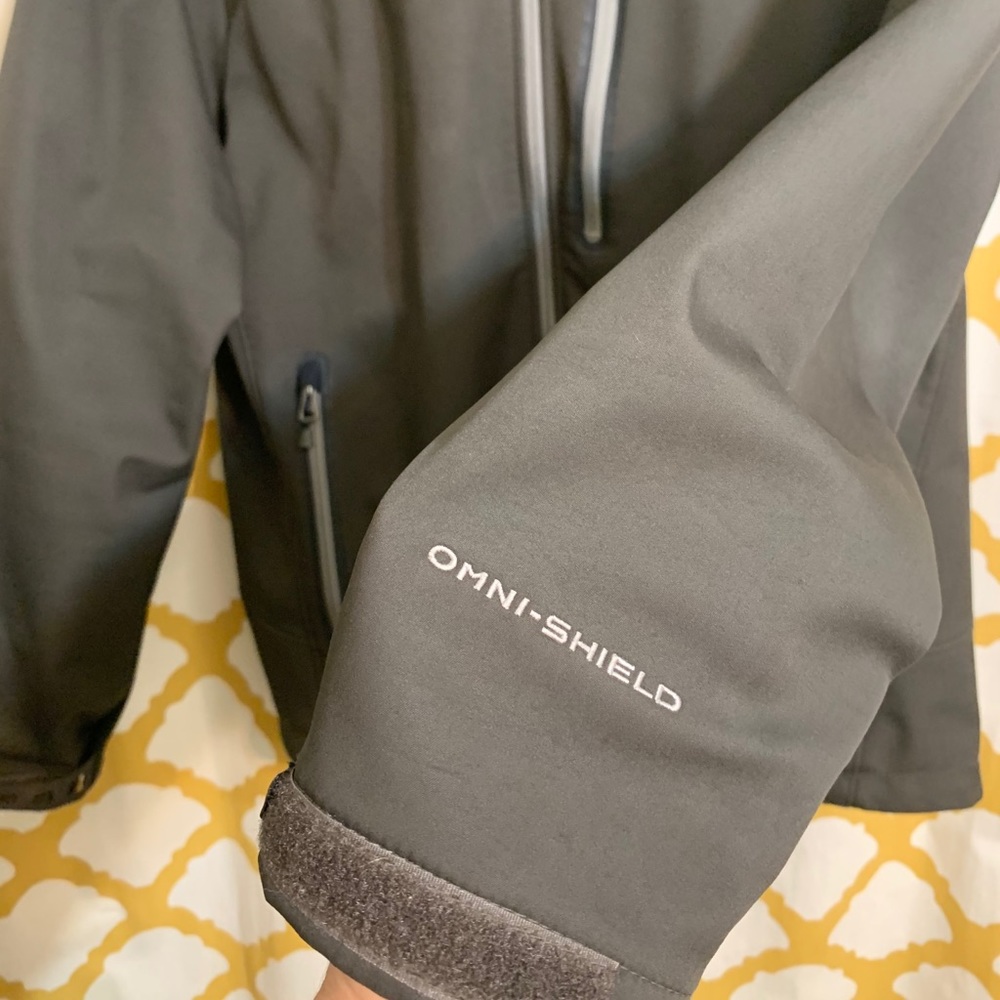 Warm & Versatile Columbia Shell Jacket - Picture 4 of 4